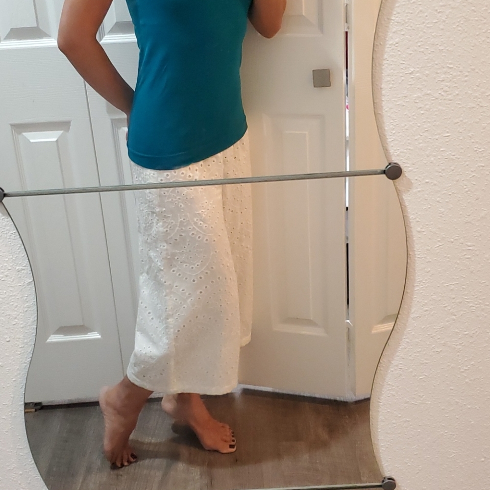 Lulus linen eyelet capris